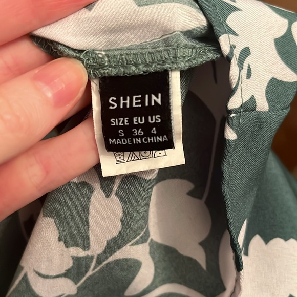 Very cute green and white dress, one shoulder - Picture 3 of 3